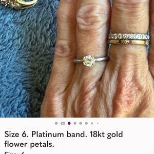 18kt flower, .48kt diamond. 950 PL band.